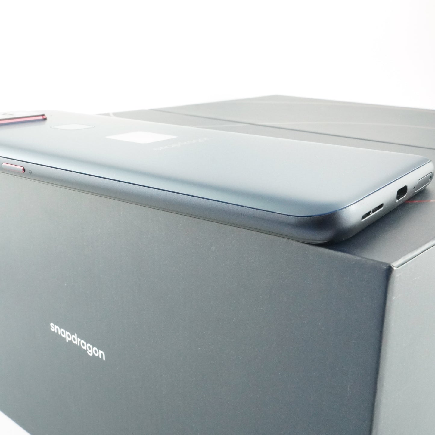 C+ランク ASUS Snapdragon Insiders EXP21 16/512GB navy ZS675KW グローバル版【90日保証】技適あり
