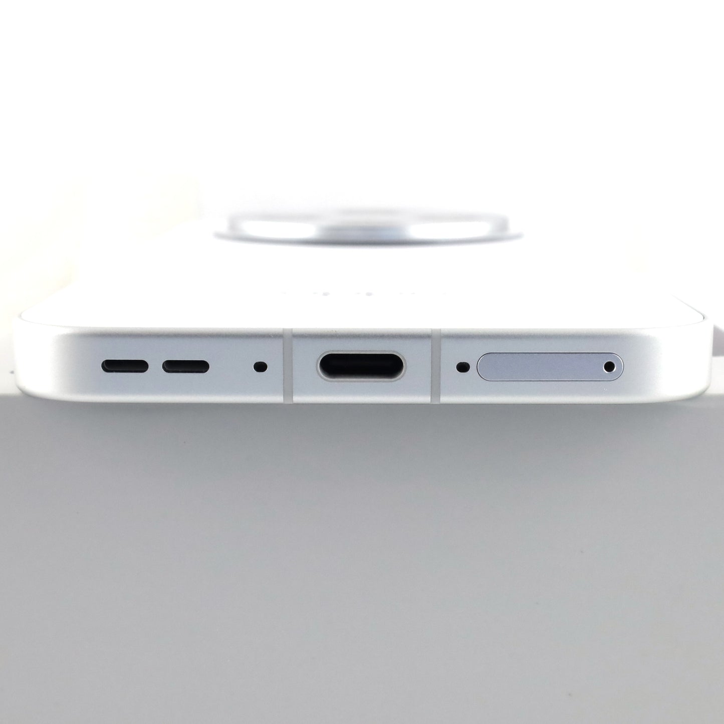 B+ランク OPPO Find X8 12/256GB White PKB110 中国版【90日保証】
