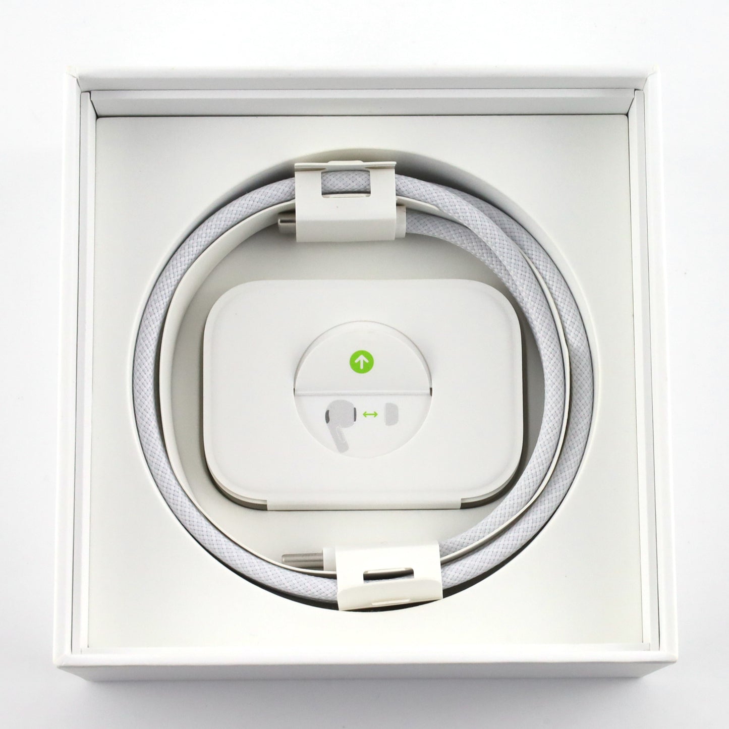 Cランク Apple AirPods Pro 第2世代 MTJV3J/A 国内版【90日保証】