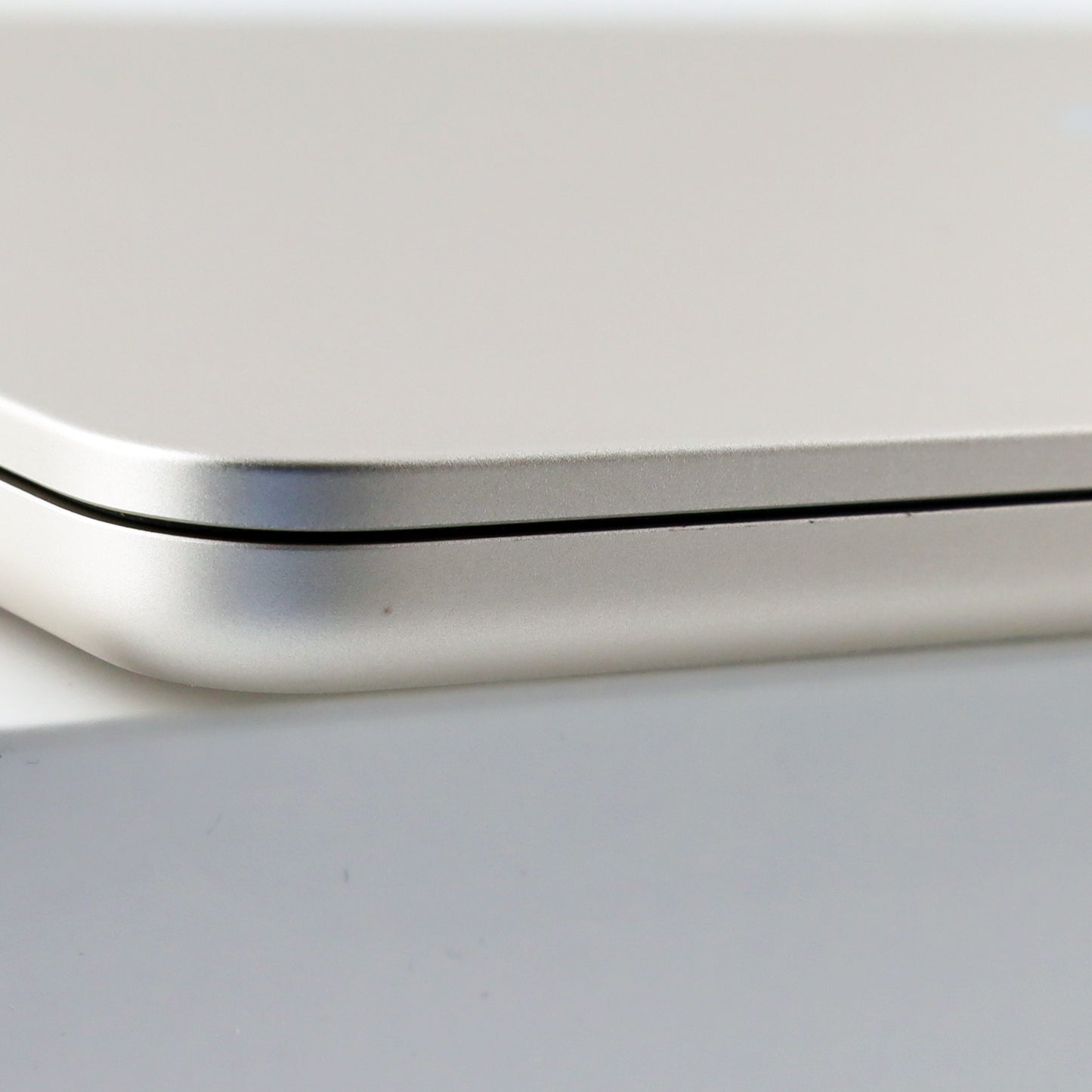 A-ランク MacBook Air 13.6インチ 8/512GB スターライト MLY23J/A A2681 国内版【90日保証】