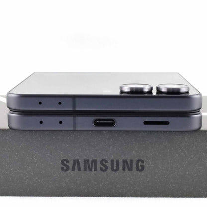 C+ランク Galaxy Z Flip7 12/512GB JetBlack SM-F7660 台湾版【90日保証】