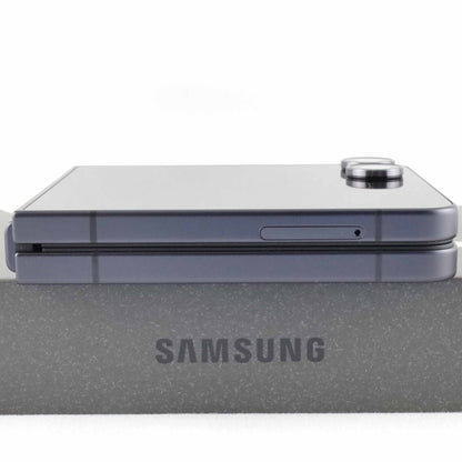 C+ランク Galaxy Z Flip7 12/512GB JetBlack SM-F7660 台湾版【90日保証】