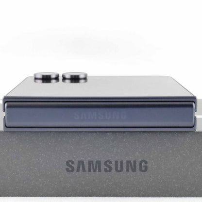 C+ランク Galaxy Z Flip7 12/512GB JetBlack SM-F7660 台湾版【90日保証】