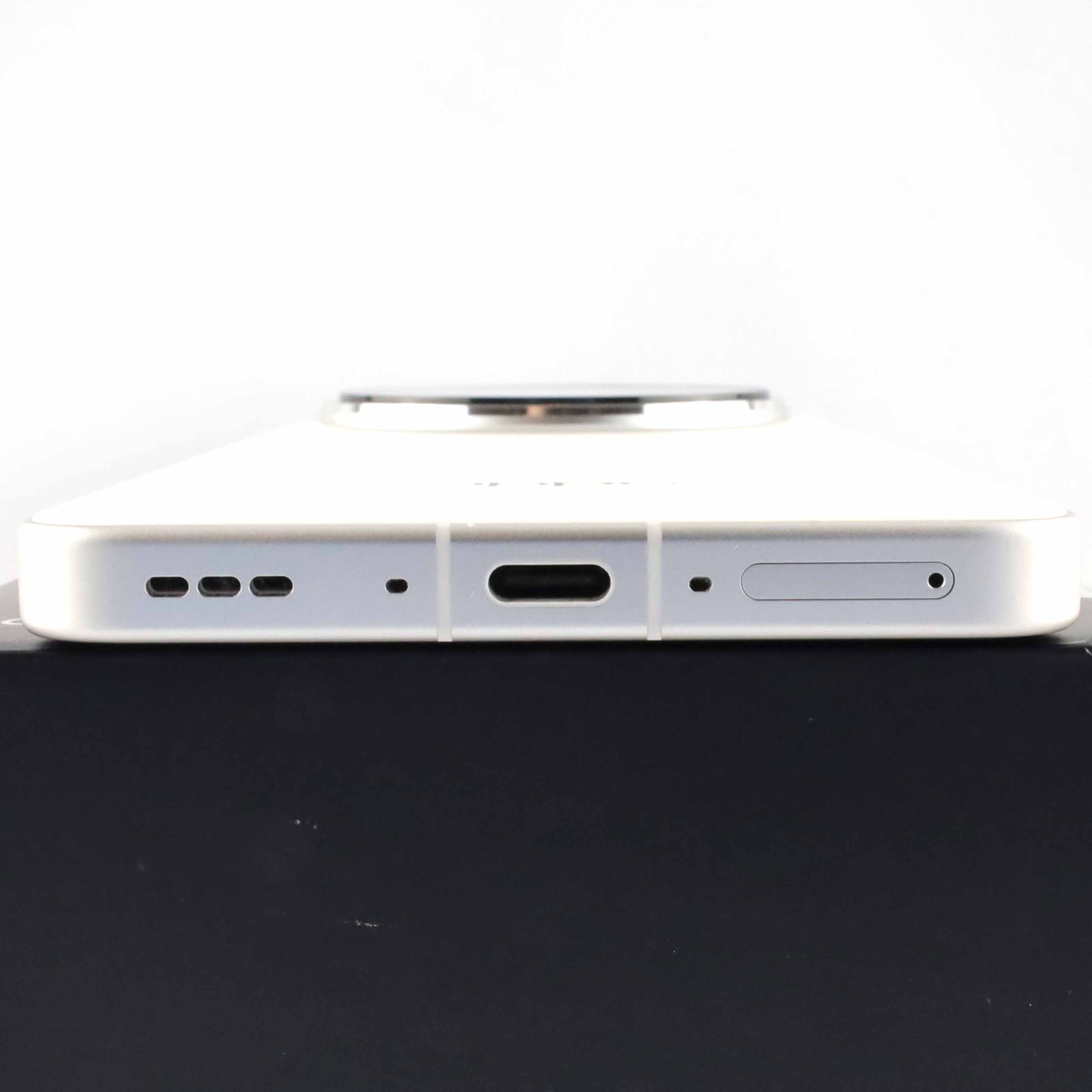 Aランク OPPO Find X8 Ultra 16/512GB White PKJ110 中国版【90日保証