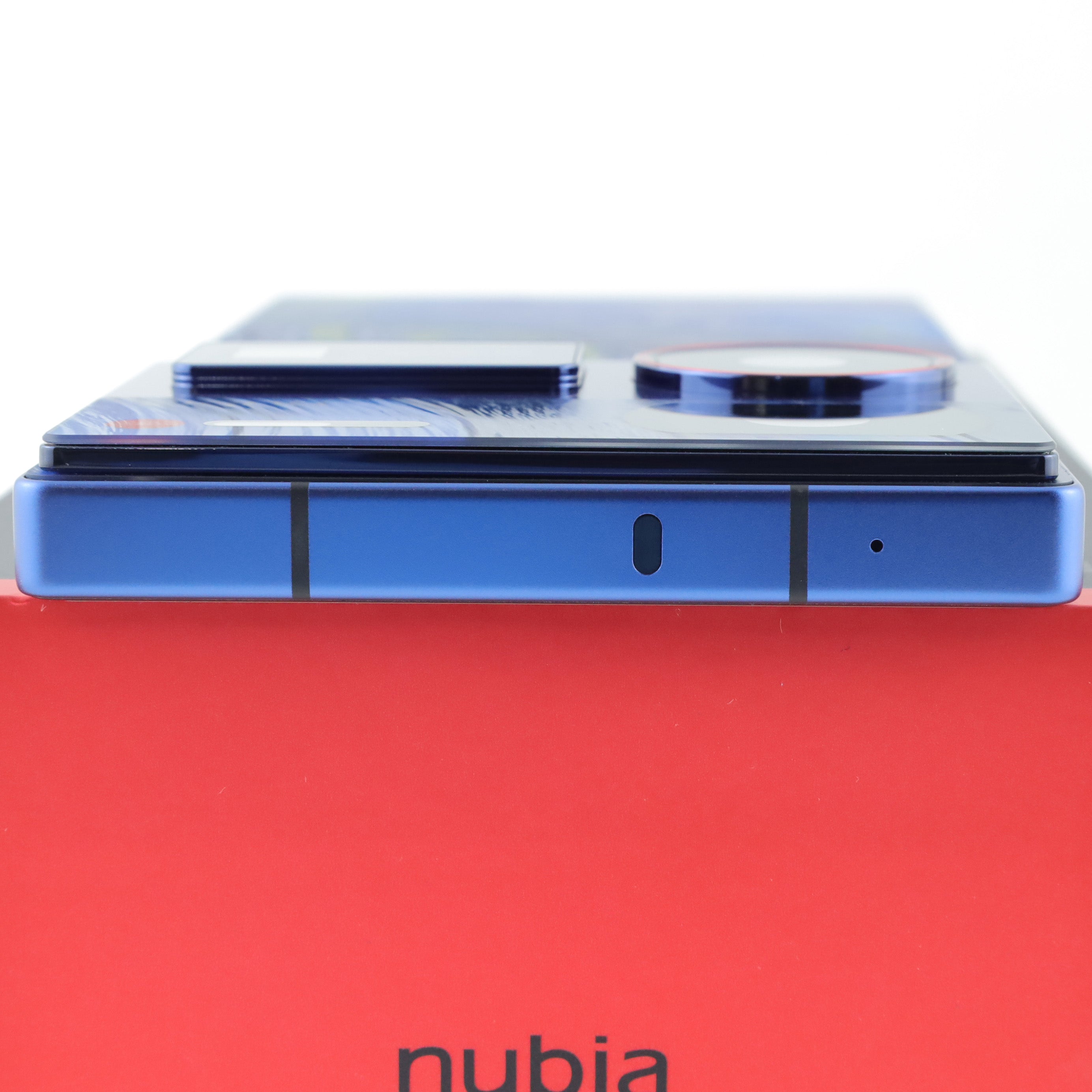 A-ランク nubia Z60 Ultra 16/512GB Blue NX721J グローバル版 A-ランク nubia Z60 Ultra 16/512GB Blue NX721J グローバル版