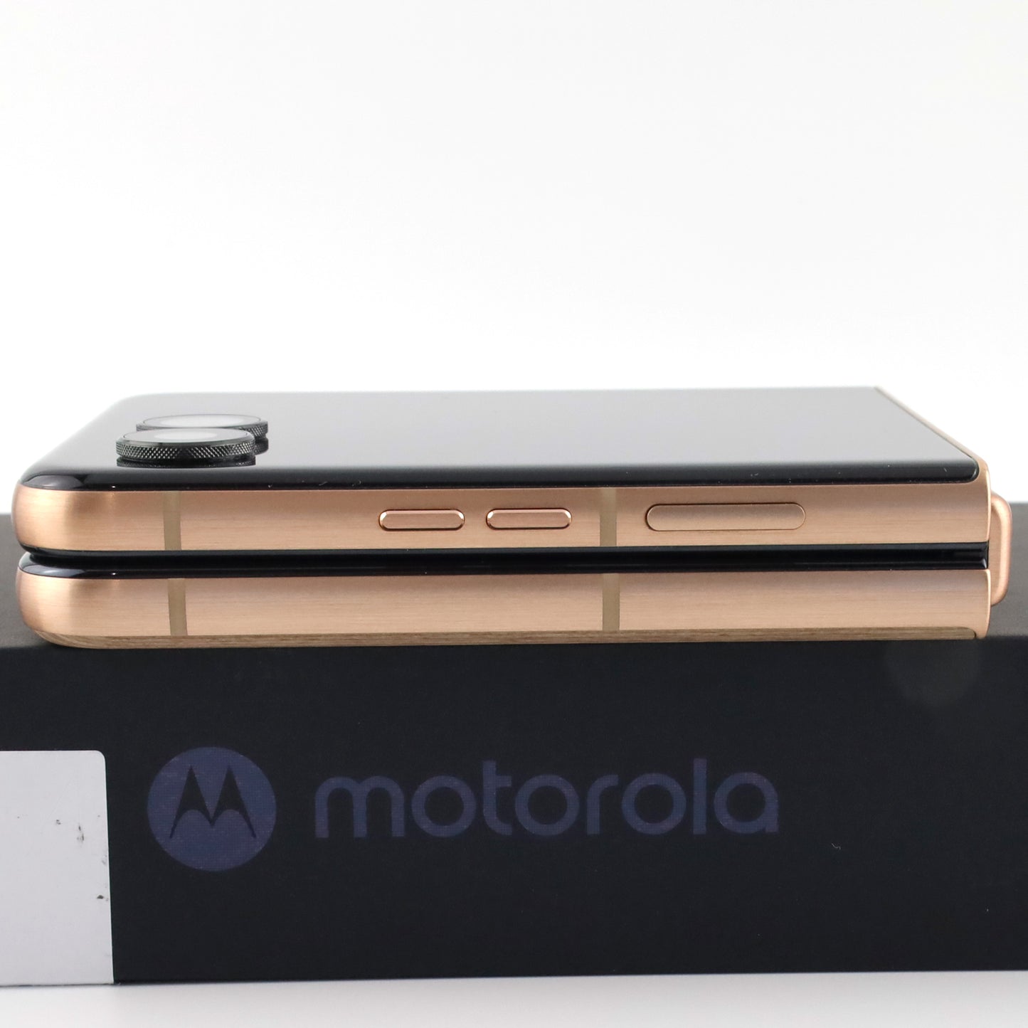 開封未使用 motorola razr 60 ultra 16/512GB MountainTrail XT2551-7 国内版【30日保証】