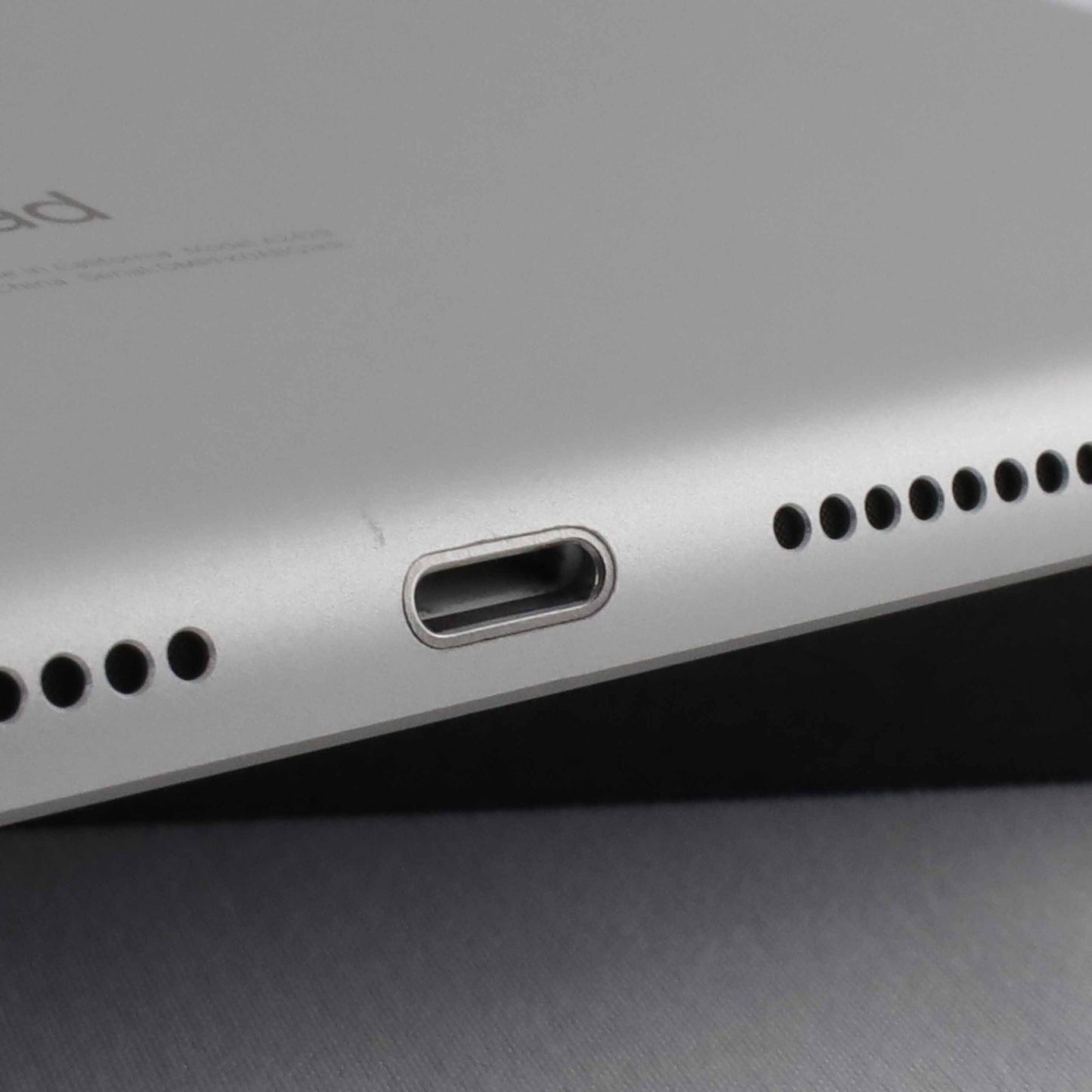 B+ランク iPad（第8世代） Wi-Fi+Cellular 128GB  Silver MYMM2J/A 国内版【90日保証】