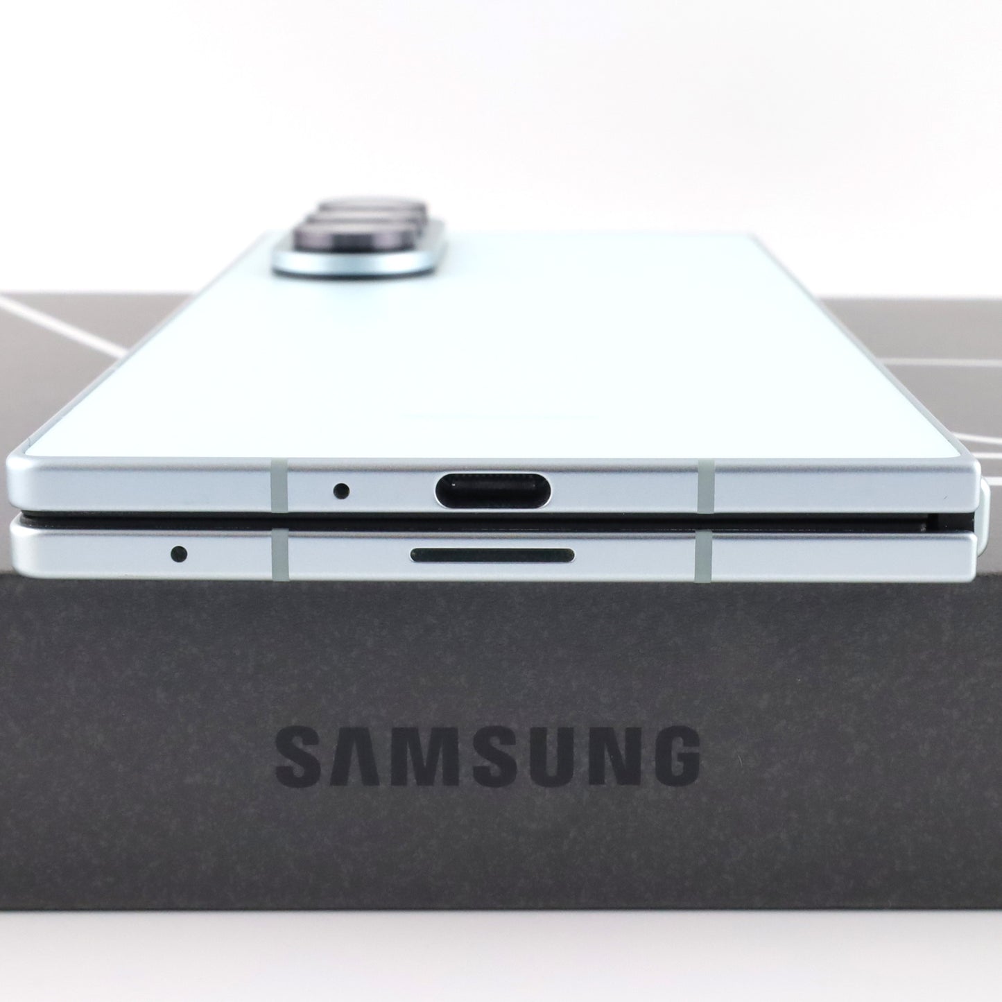 B-ランク Galaxy Z Fold7 12/256GB Mint SM-F966Q 国内版【90日保証】