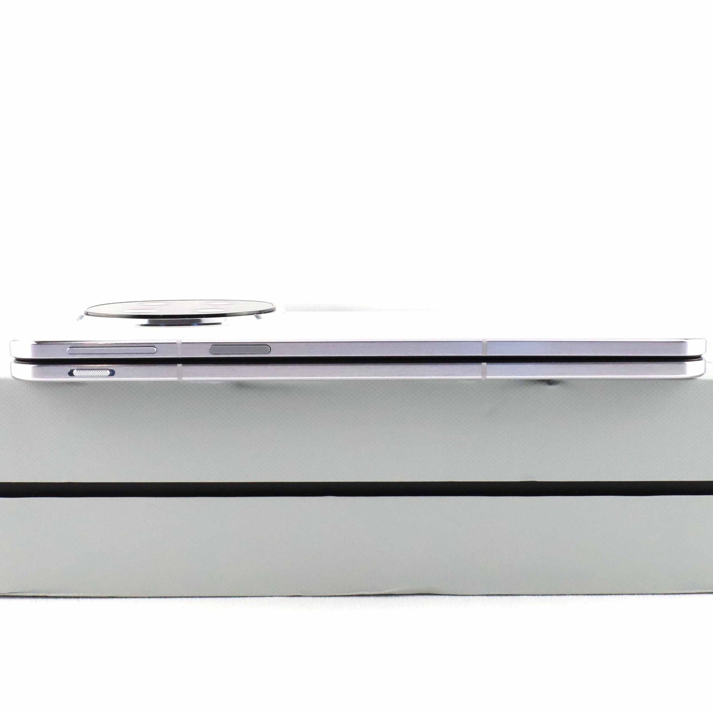 C+ランク OPPO Find N5 12/256GB White PKH110 中国版【30日保証】