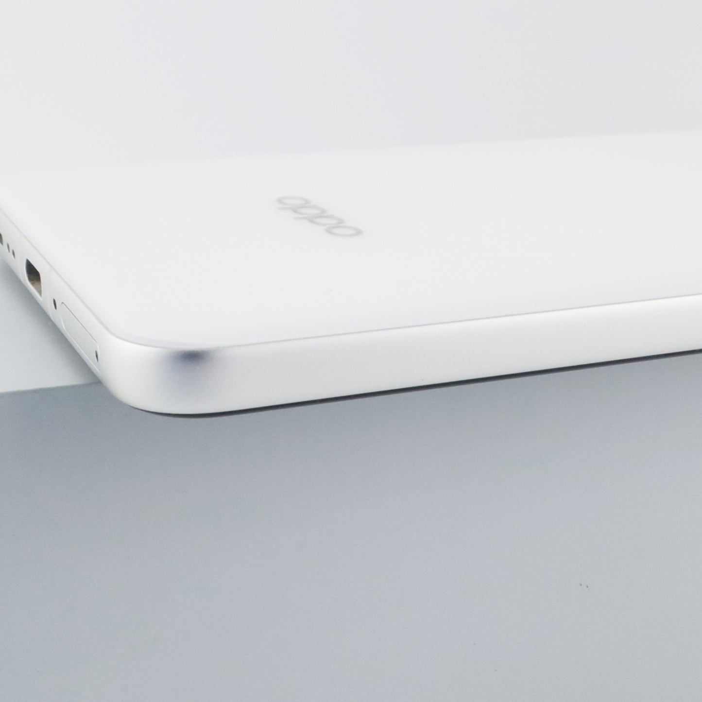 C+ランク OPPO Find X8 Pro 16/512GB Pearl White CPH2659 グローバル版【90日保証】