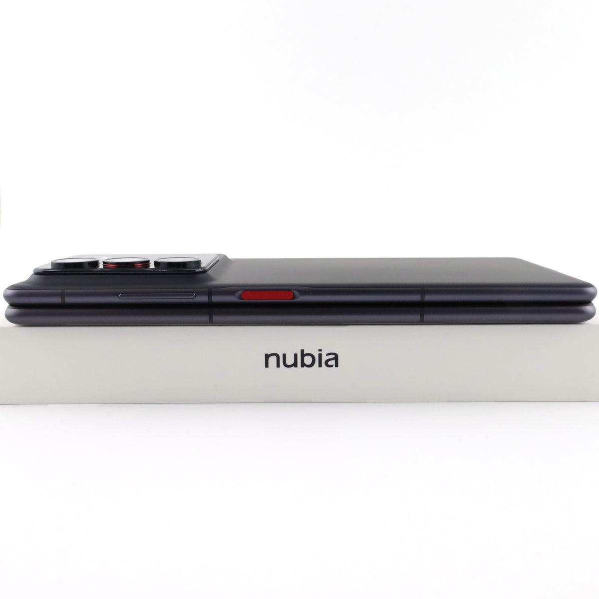 Cランク nubia Fold 12/256GB ブラック A502ZT 国内Y!mobile版【90日保証】