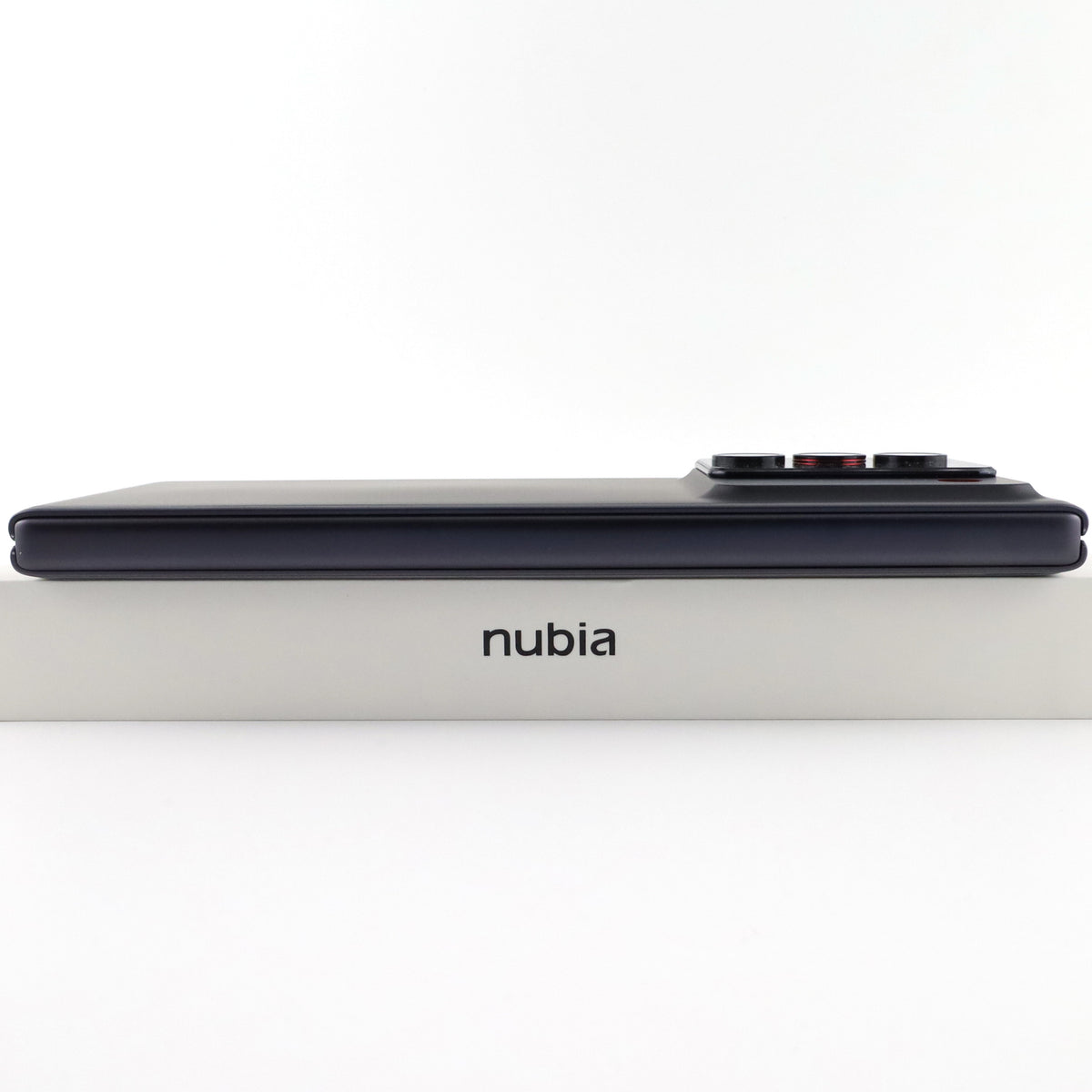 Cランク nubia Fold 12/256GB ブラック A502ZT 国内Y!mobile版【90日保証】