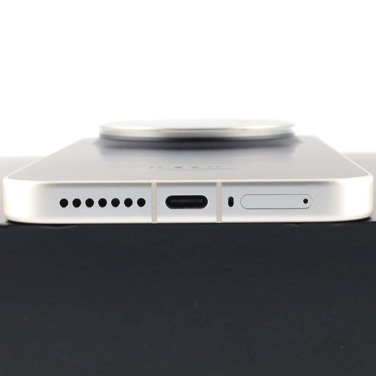 C+ランク Leica Leitzphone powered by Xiaomi 16/1024GB Black 25128PNA1G 国内版【90日保証】