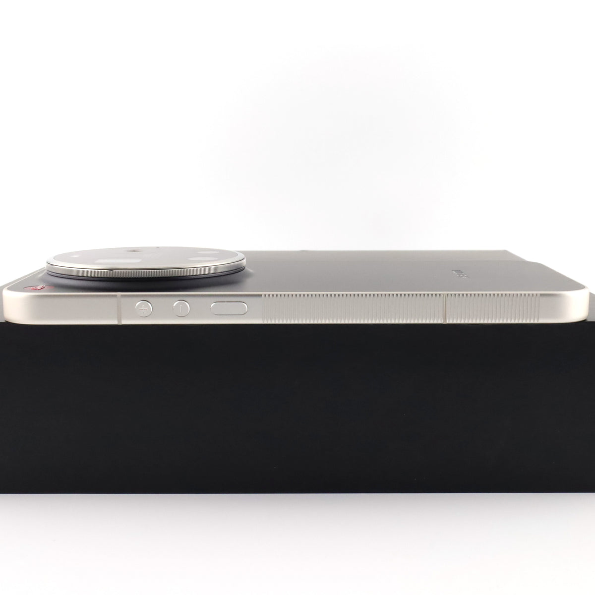 C+ランク Leica Leitzphone powered by Xiaomi 16/1024GB Black 25128PNA1G 国内版【90日保証】