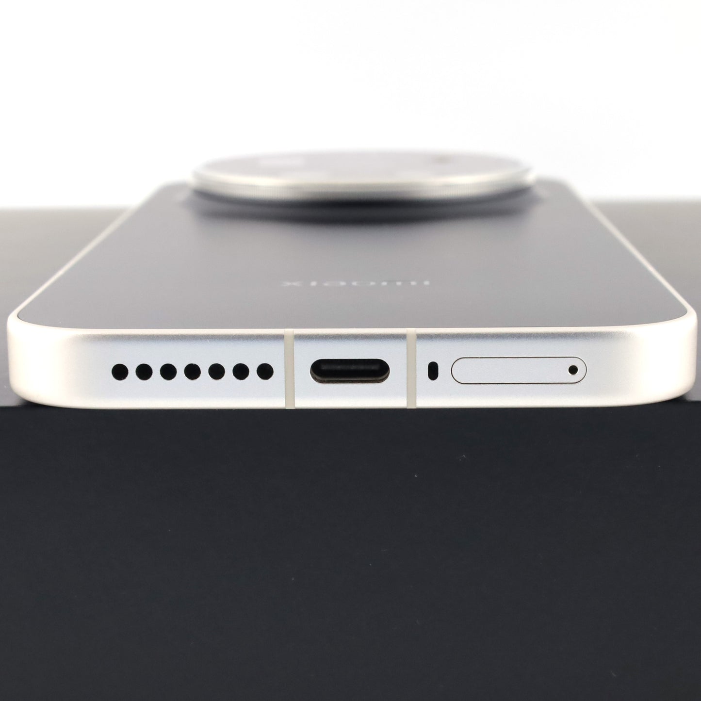 Aランク Leica Leitzphone powered by Xiaomi 16/1024GB Black 25128PNA1G 国内版【90日保証】