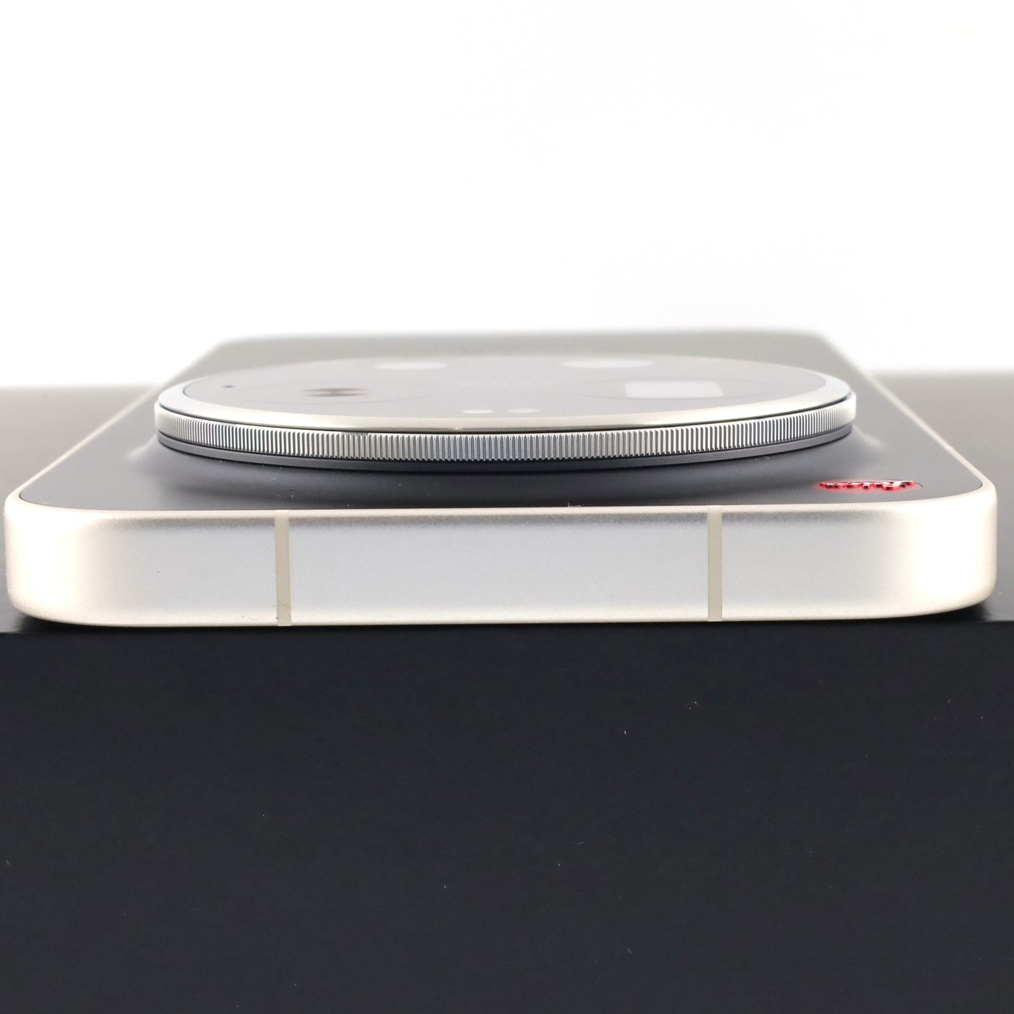 Aランク Leica Leitzphone powered by Xiaomi 16/1024GB Black 25128PNA1G 国内版【90日保証】