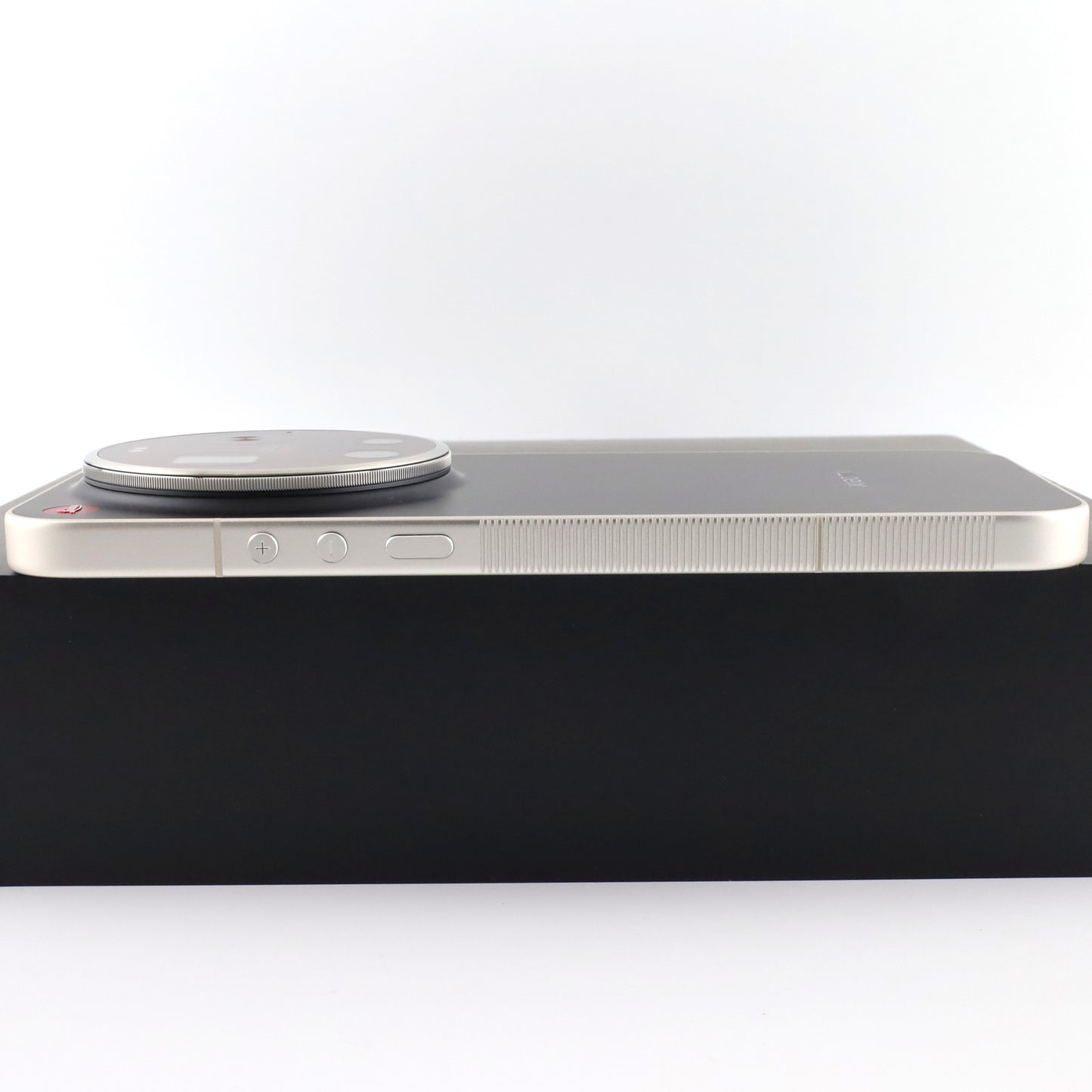 Aランク Leica Leitzphone powered by Xiaomi 16/1024GB Black 25128PNA1G 国内版【90日保証】