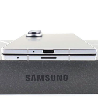 C+ランク Galaxy Z Fold7 12/256GB SilverShadow SM-F966Q 国内版【30日保証】