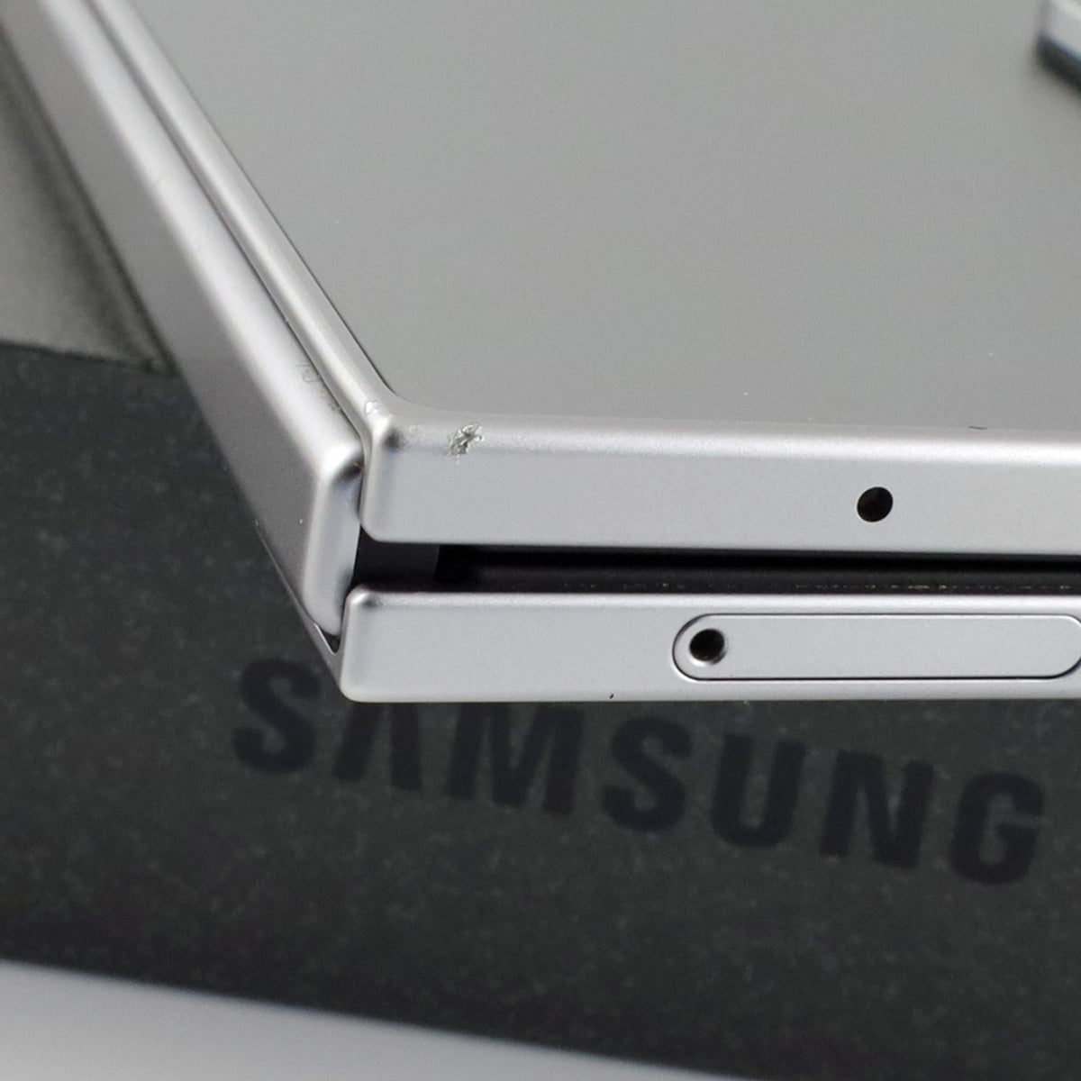 C+ランク Galaxy Z Fold7 12/256GB SilverShadow SM-F966Q 国内版【30日保証】