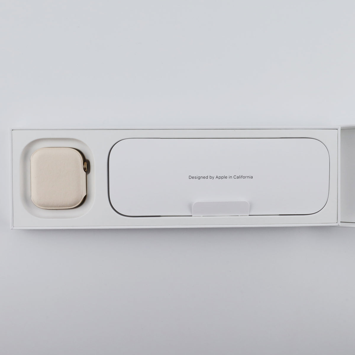 B+ランク Apple Watch Series11 42mm Gold Ti Gold Mil Lp CEL A3335 MF8Y4J/A 国内版【90日保証】
