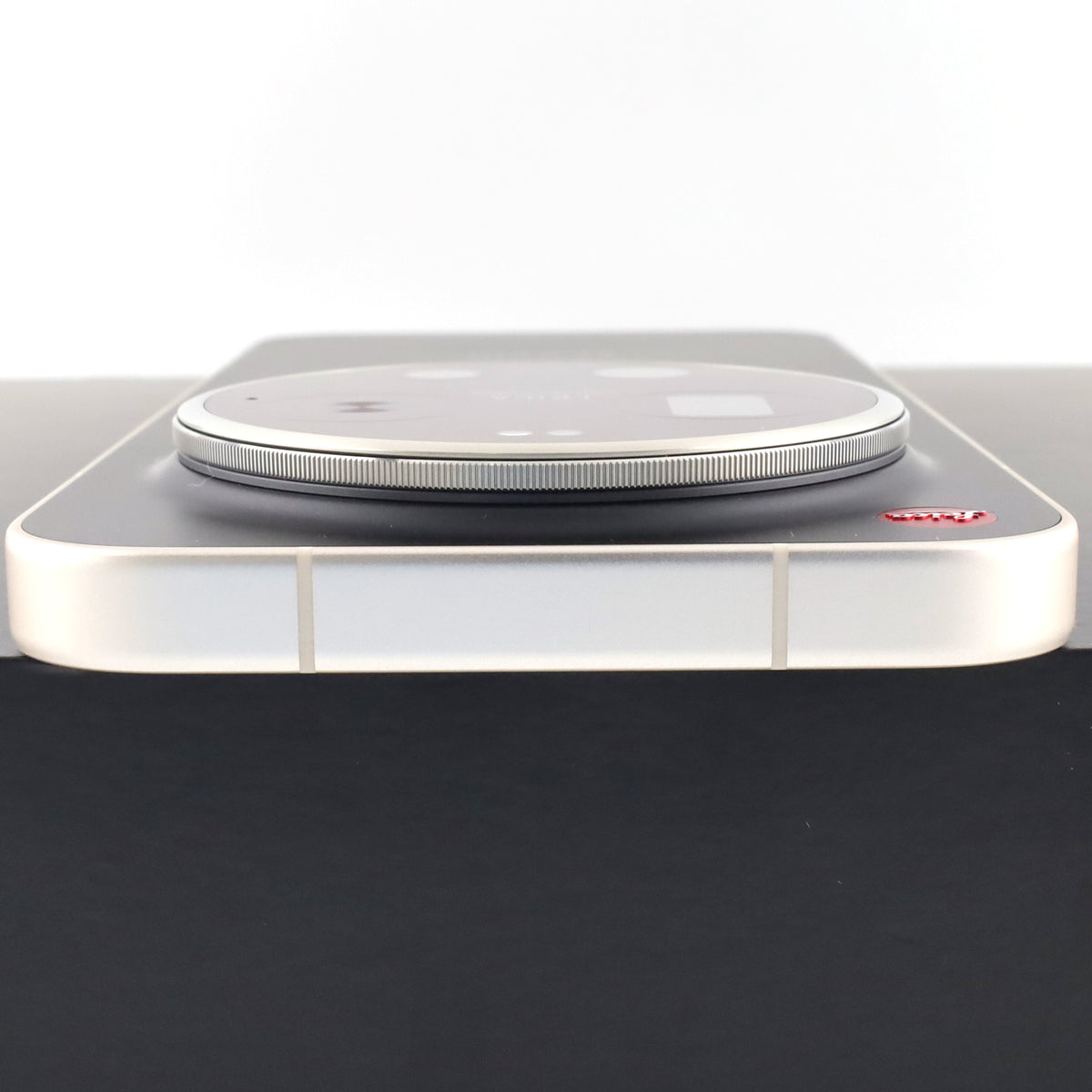 Aランク Leica Leitzphone powered by Xiaomi 16/1024GB Black 25128PNA1G 国内版【90日保証】