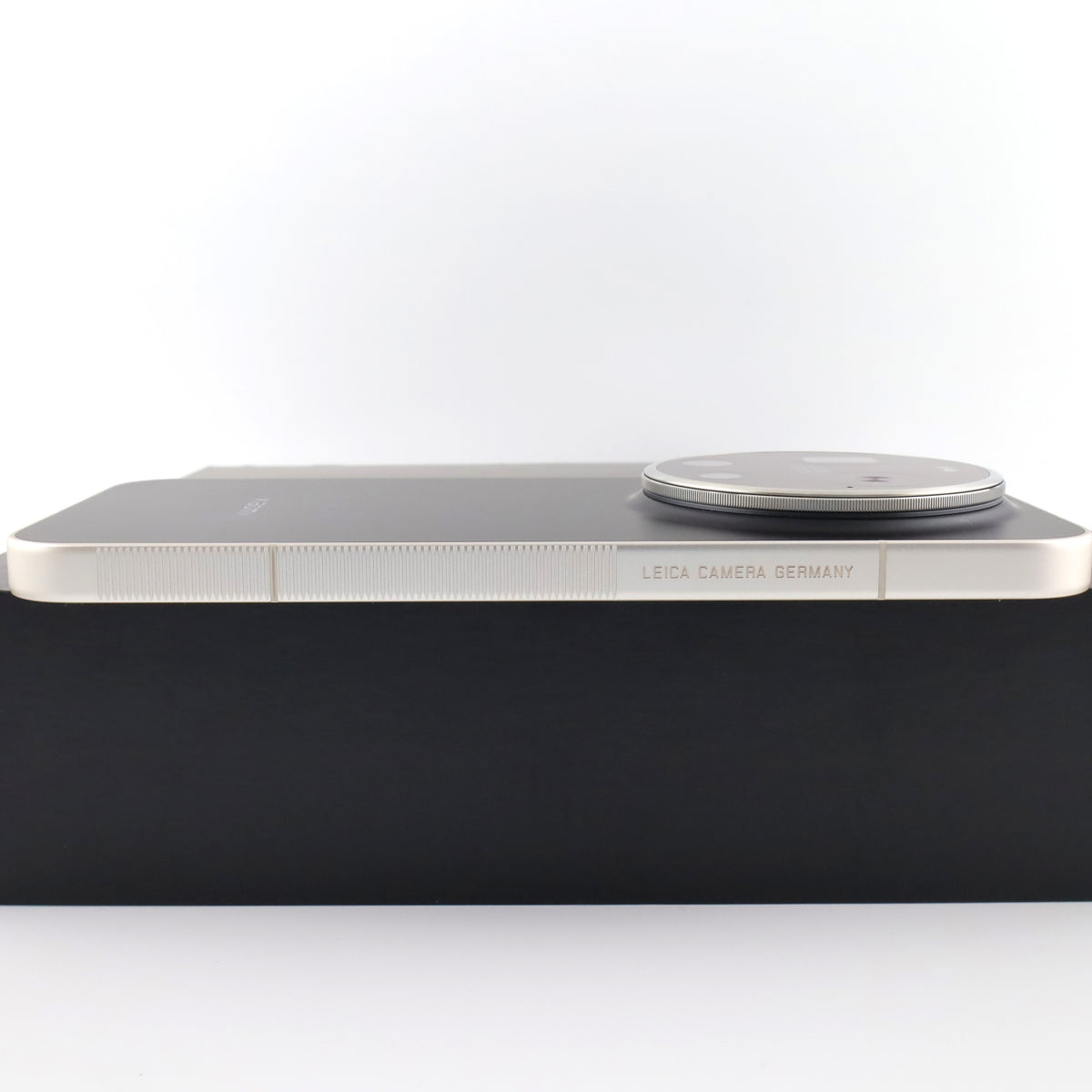 Aランク Leica Leitzphone powered by Xiaomi 16/1024GB Black 25128PNA1G 国内版【90日保証】