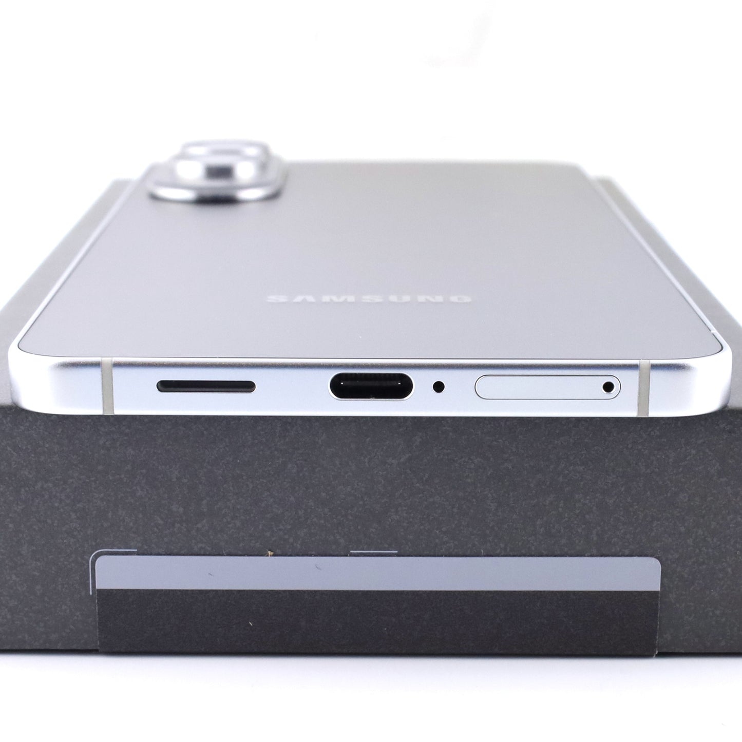 A+ランク Galaxy S25 Edge 12/512GB TitaniumSilver SM-S9370 グローバル版【90日保証】