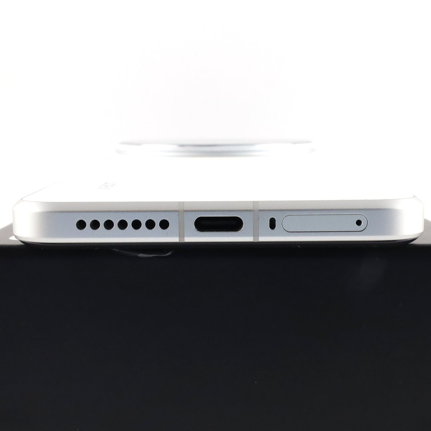 B+ランク Xiaomi 15 Ultra 16/512GB White 25010PN30G 国内版【90日保証】