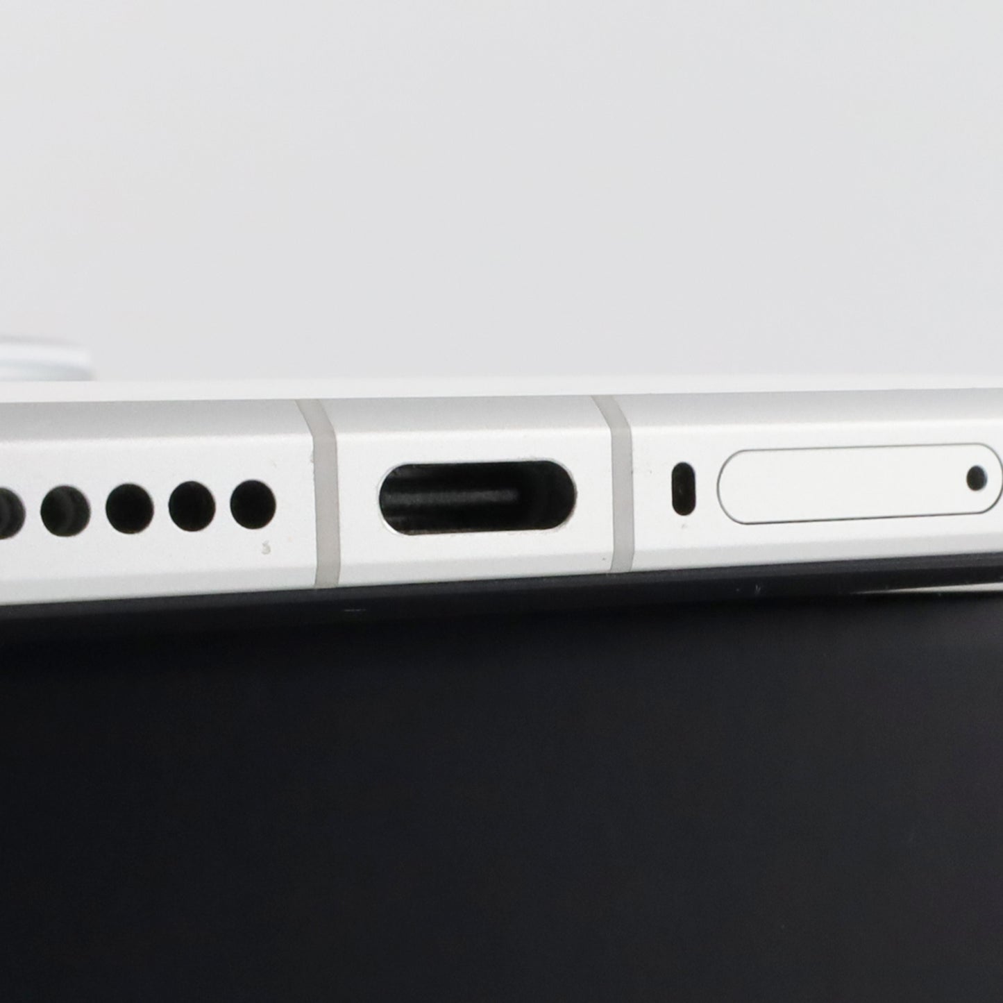 B+ランク Xiaomi 15 Ultra 16/512GB White 25010PN30G 国内版【90日保証】