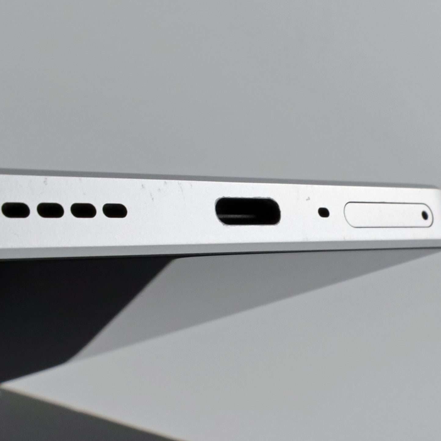 Cランク realme GT Neo6 SE 8/256GB Silver RMX3850 中国版【90日保証】