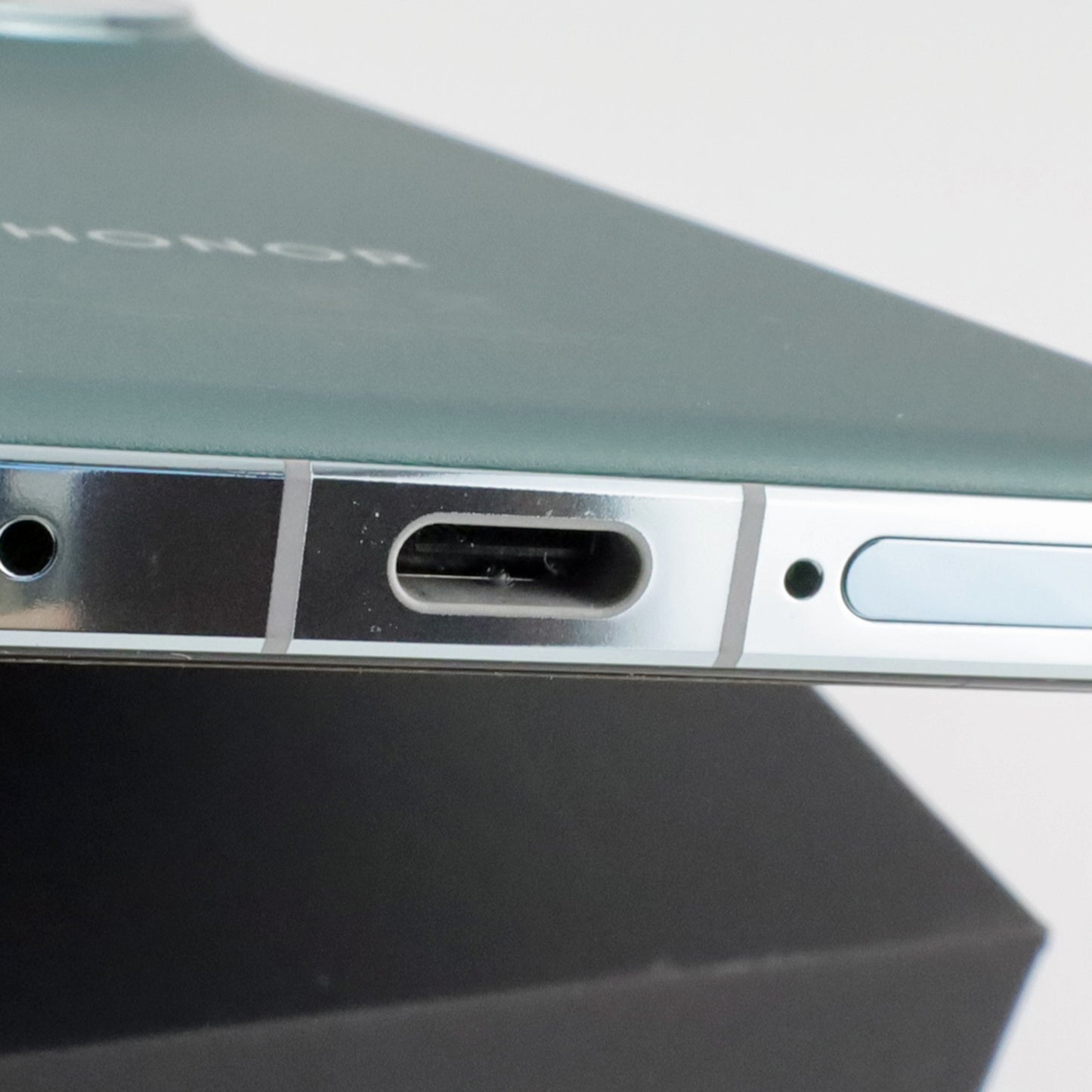 B+ランク HONOR Magic5 Pro 12/512GB MeadowGreen PGT-N19 グローバル版【90日保証】