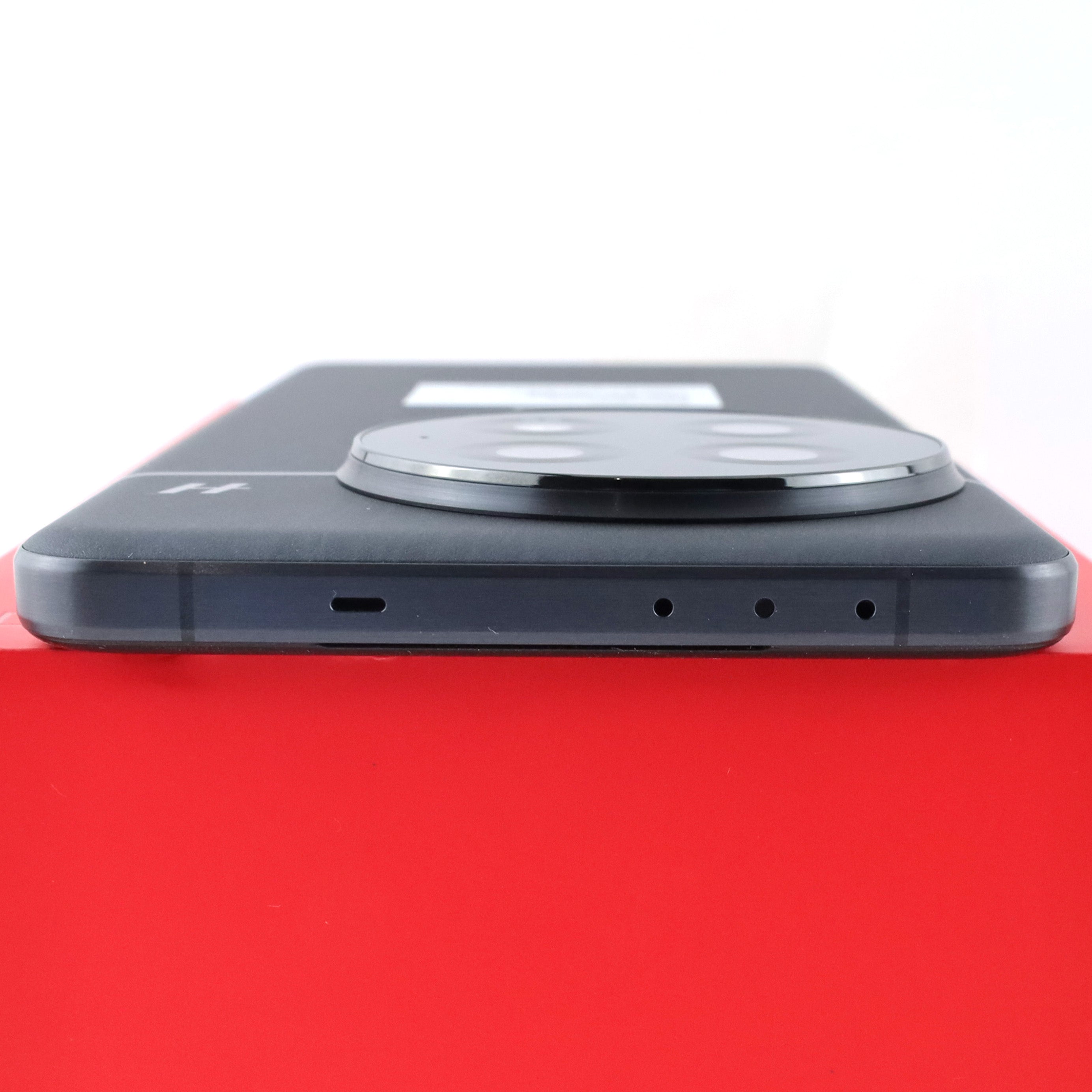 【ケース付き】OnePlus 13 12/256GB ブラック 中国版 スマホ ケース付き】OnePlus 13 12/256GB ブラック 中国版 スマホ