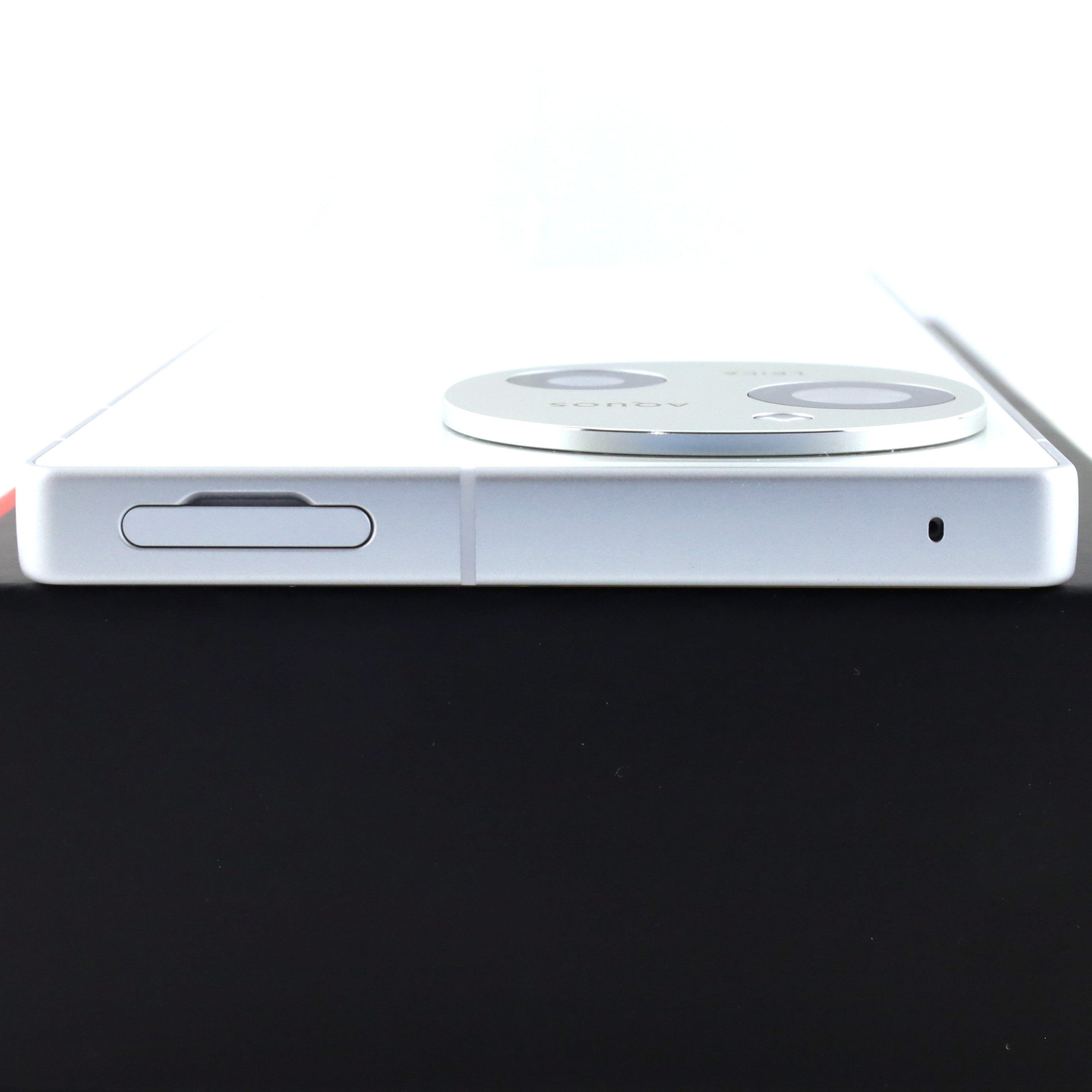 Aランク AQUOS R9 12/256GB white SH-M28 国内Simフリー【90日