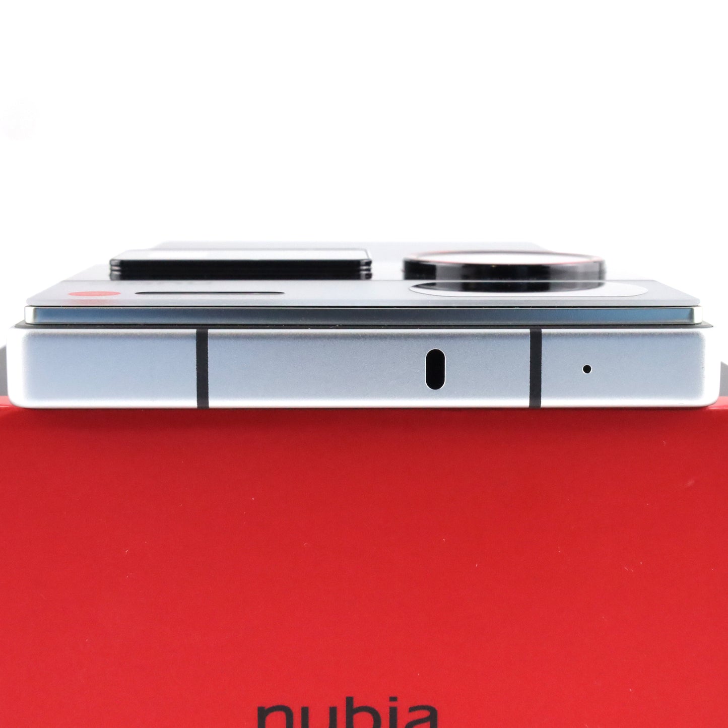 C+ランク nubia Z60 Ultra 12/256GB Silver NX721J グローバル版【90日保証】