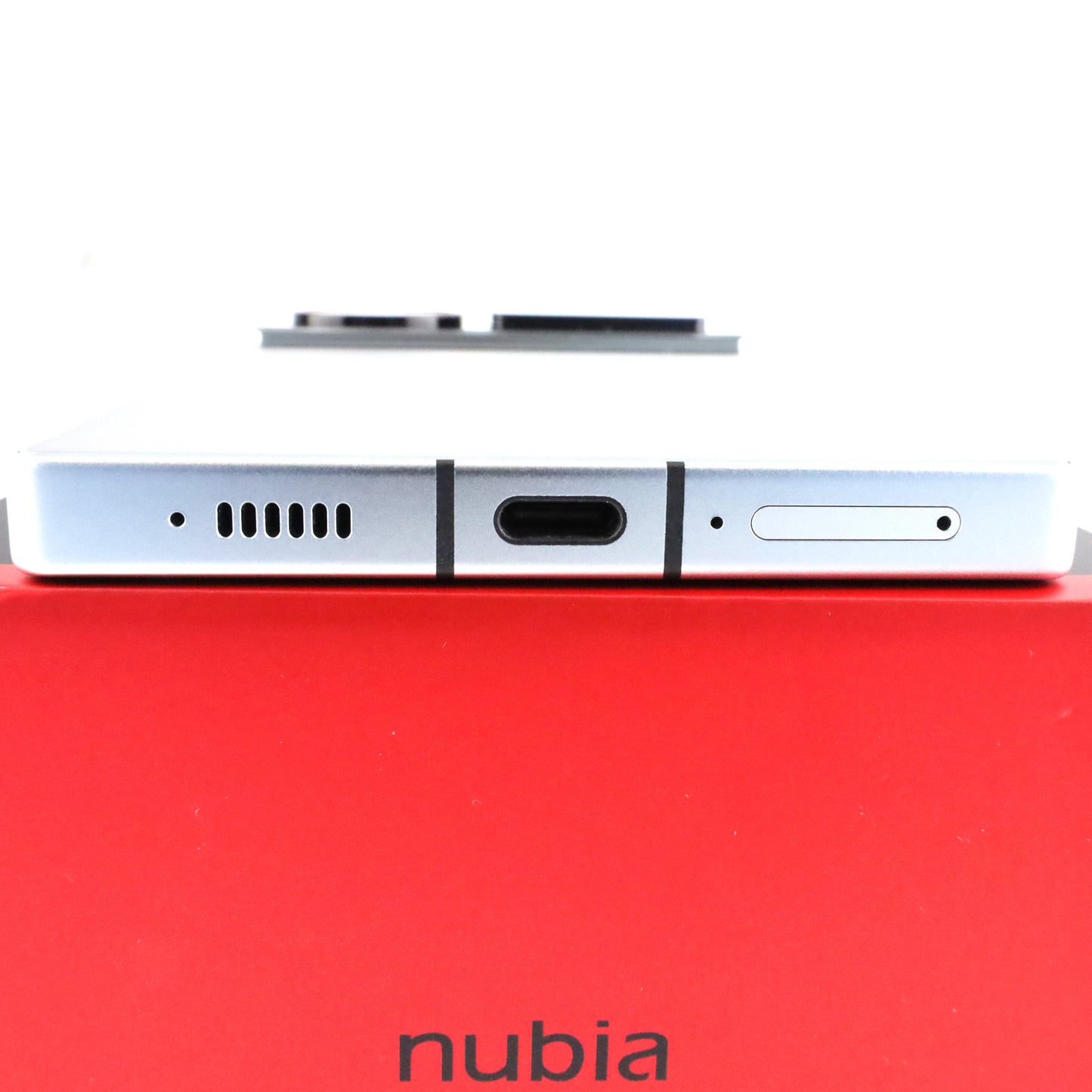 C+ランク nubia Z60 Ultra 12/256GB Silver NX721J グローバル版【90日保証】