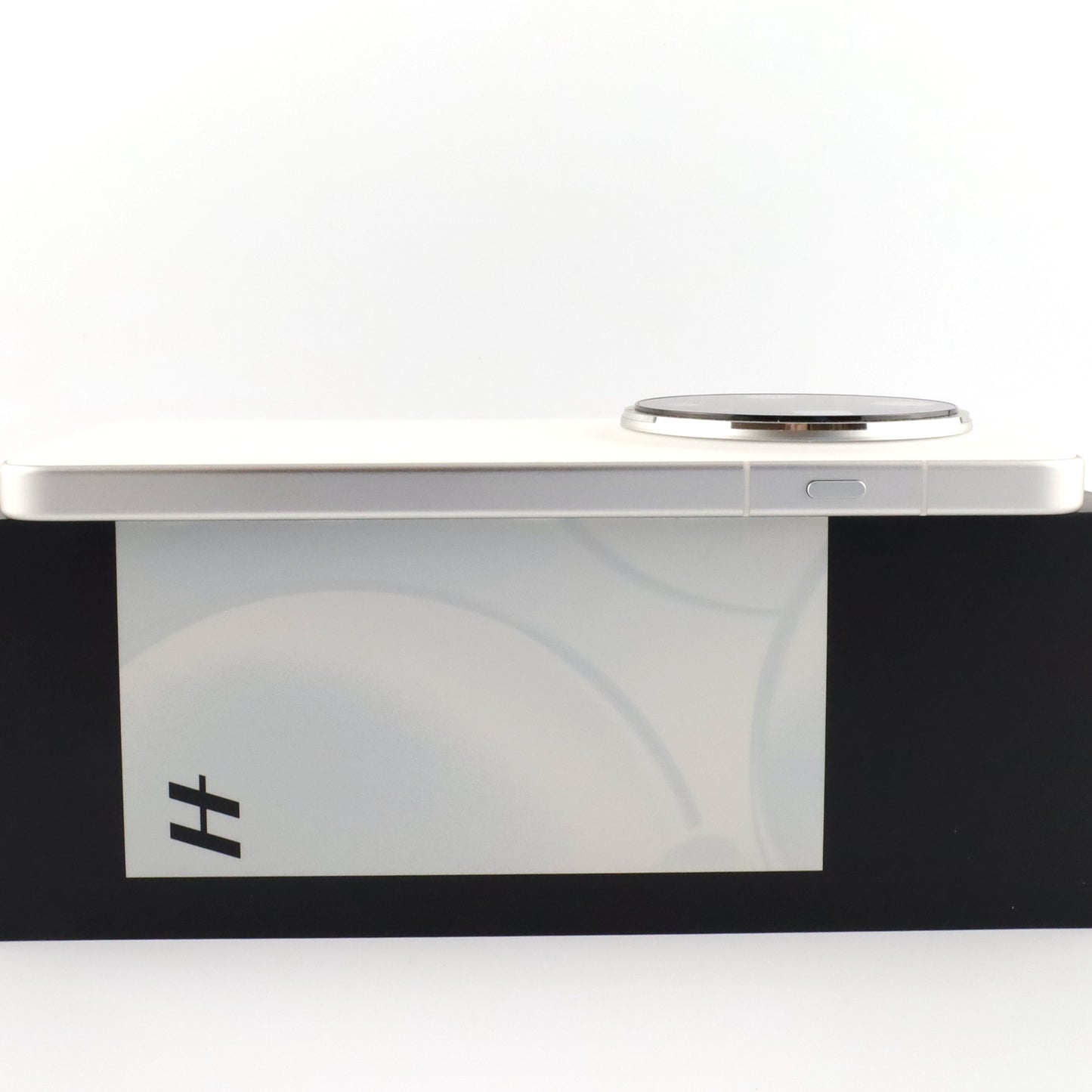 A-ランク OPPO Find X8 Ultra 衛星通信版 16GB/1TB White PKU110 中国版【90日保証】