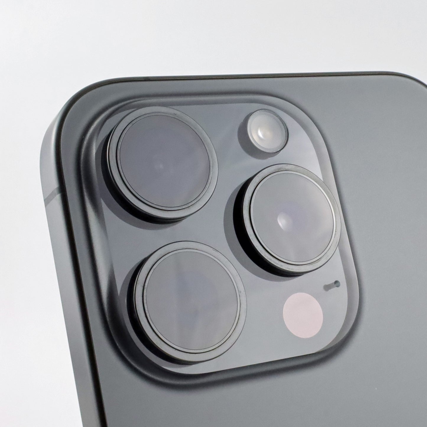 B+ランク iPhone 15 Pro 1TB BlackTitanium MTQH3ZA/A A3104 香港版【90日保証】