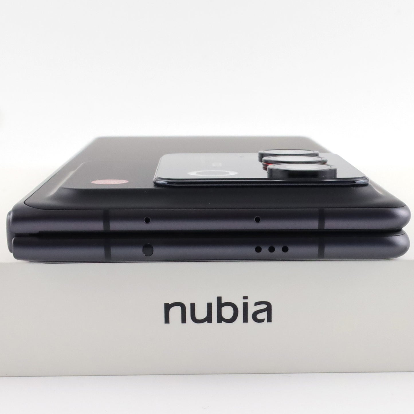 A-ランク nubia Fold 12/256GB ブラック A502ZT Y!mobile版【30日保証】