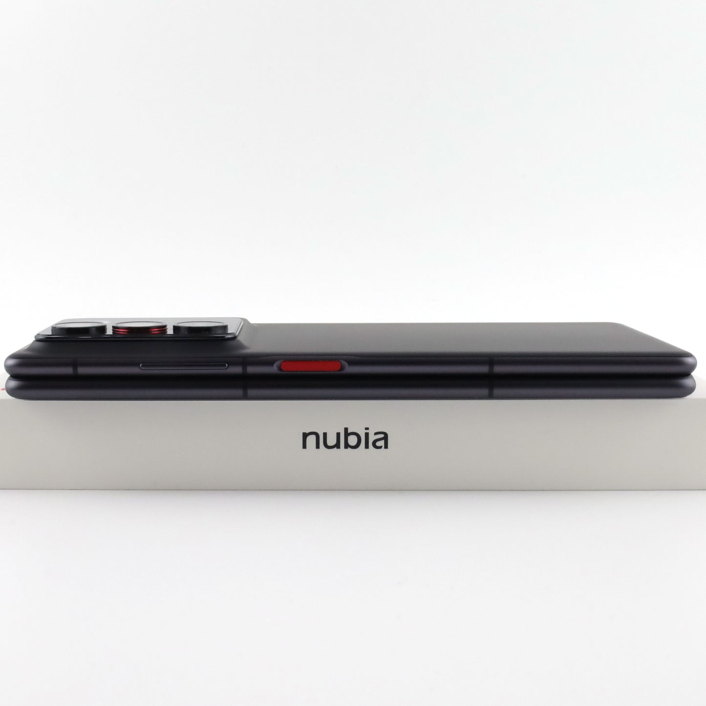 A-ランク nubia Fold 12/256GB ブラック A502ZT Y!mobile版【30日保証】