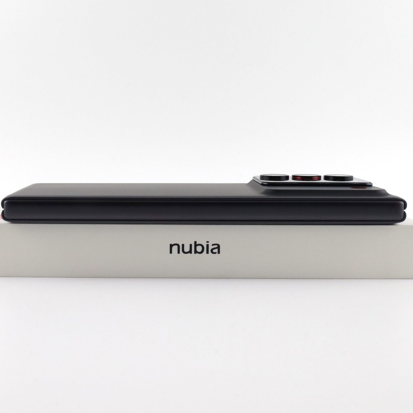 A-ランク nubia Fold 12/256GB ブラック A502ZT Y!mobile版【30日保証】