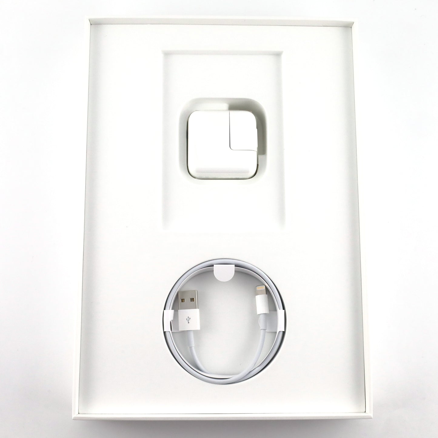 Cランク Apple iPad（第7世代　2019）Wi-Fi 128GB Silver A2197 FW782J/A 国内版【30日保証】