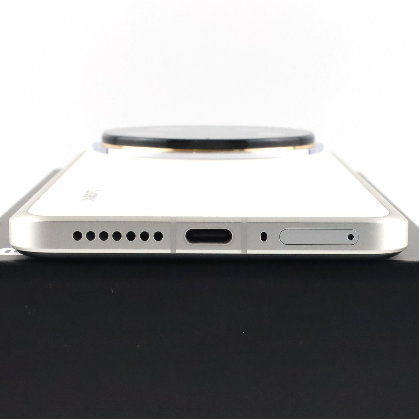 B+ランク- Xiaomi 14 Ultra 16/512GB White 24030PN60G グローバル版【90日保証】