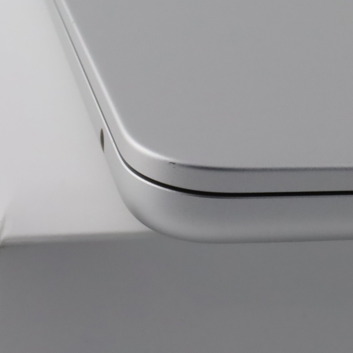 Cランク MacBook Air Liquid Retinaディスプレイ 13.6インチ M2チップ 2022 MLY03J/A 国内版【90日保証】