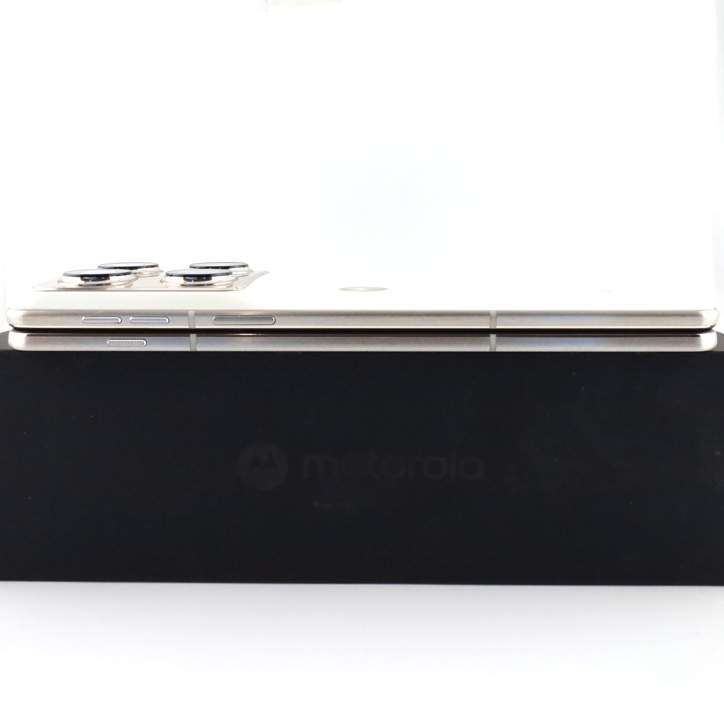 C++ランク motorola razr fold 16/512GB Pantone Lily White XT2651-1 YDM18642341P グローバル版【90日保証】