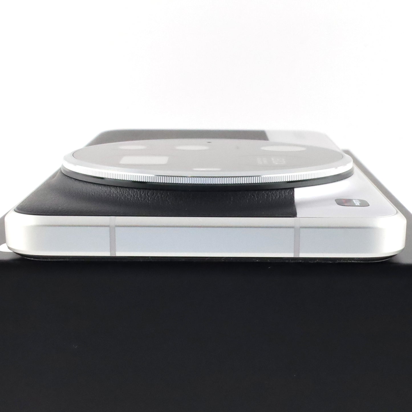 A-ランク Xiaomi 15 Ultra 16/512GB SilverChrome 25010ON30G 国内版【90日保証】