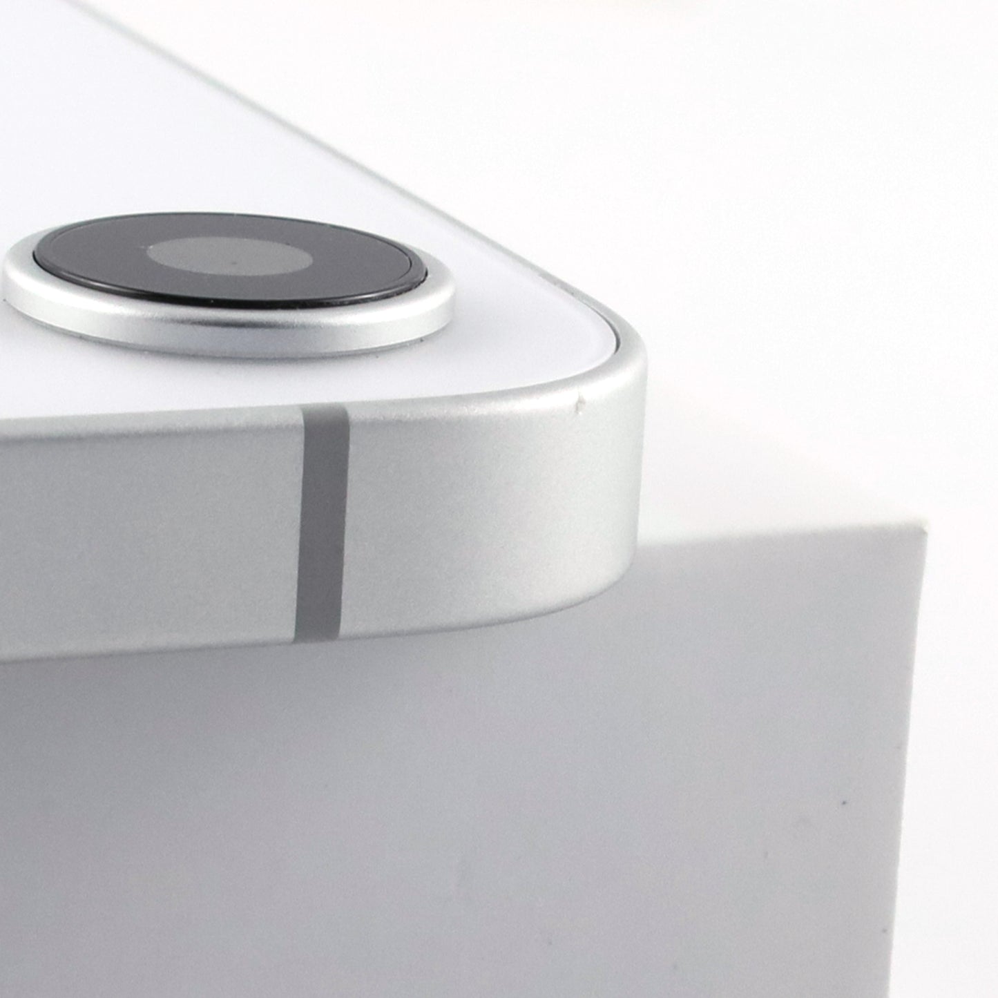 A-ランク iPhone 16e 128GB White A3409 MD1R4J/A 国内docomo版【90日保証】