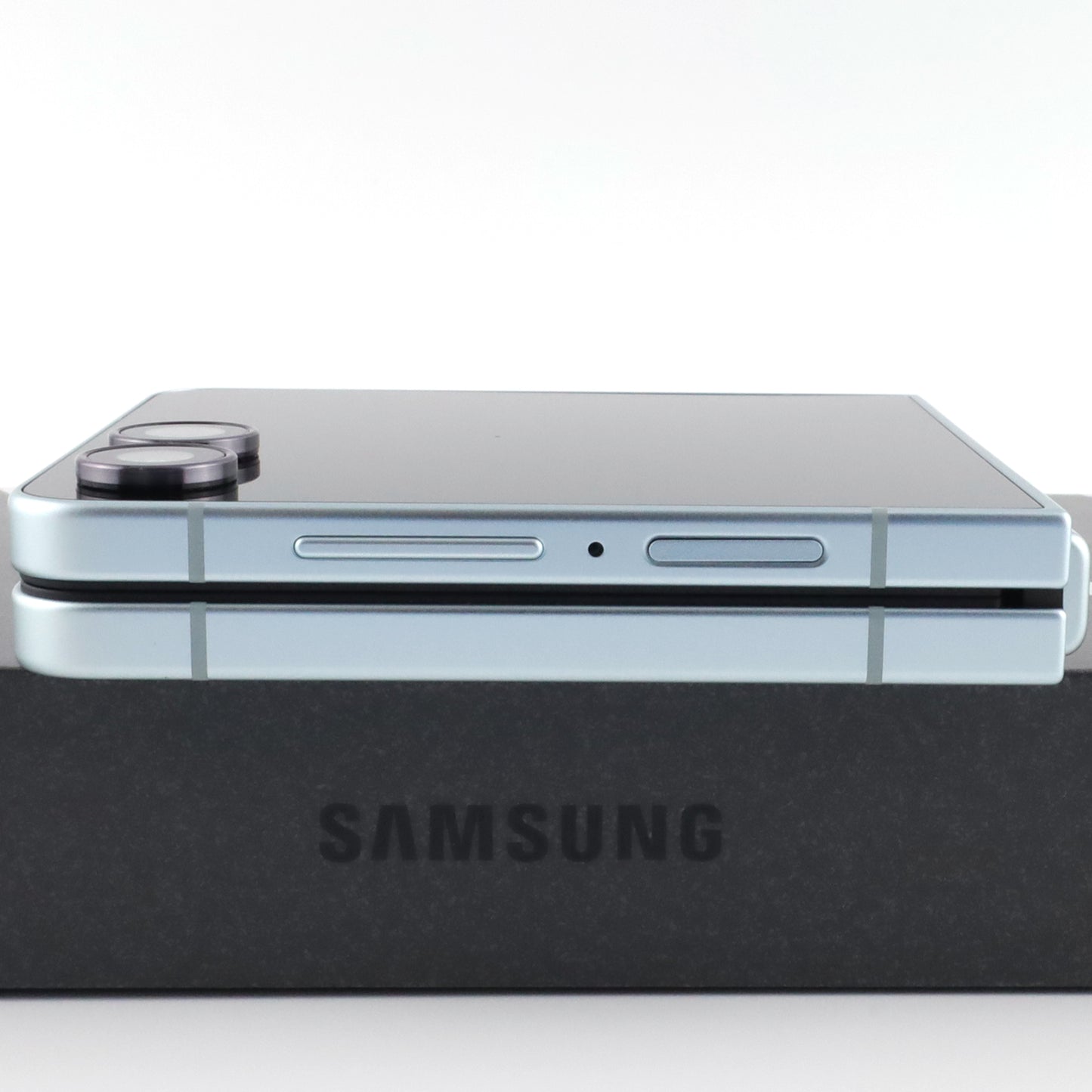 C++ランク Galaxy Z Flip7 12/512GB Mint SM-F766Q 国内版【30日保証】